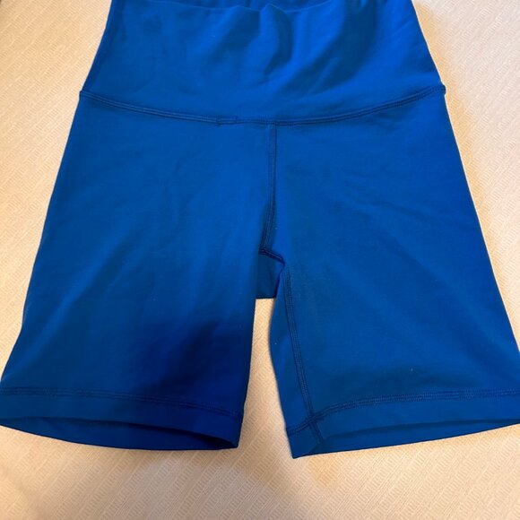 Aritzia Blue Biker Shorts Medium Work Out Yoga TNA (like luon lululemon) - Picture 2 of 3